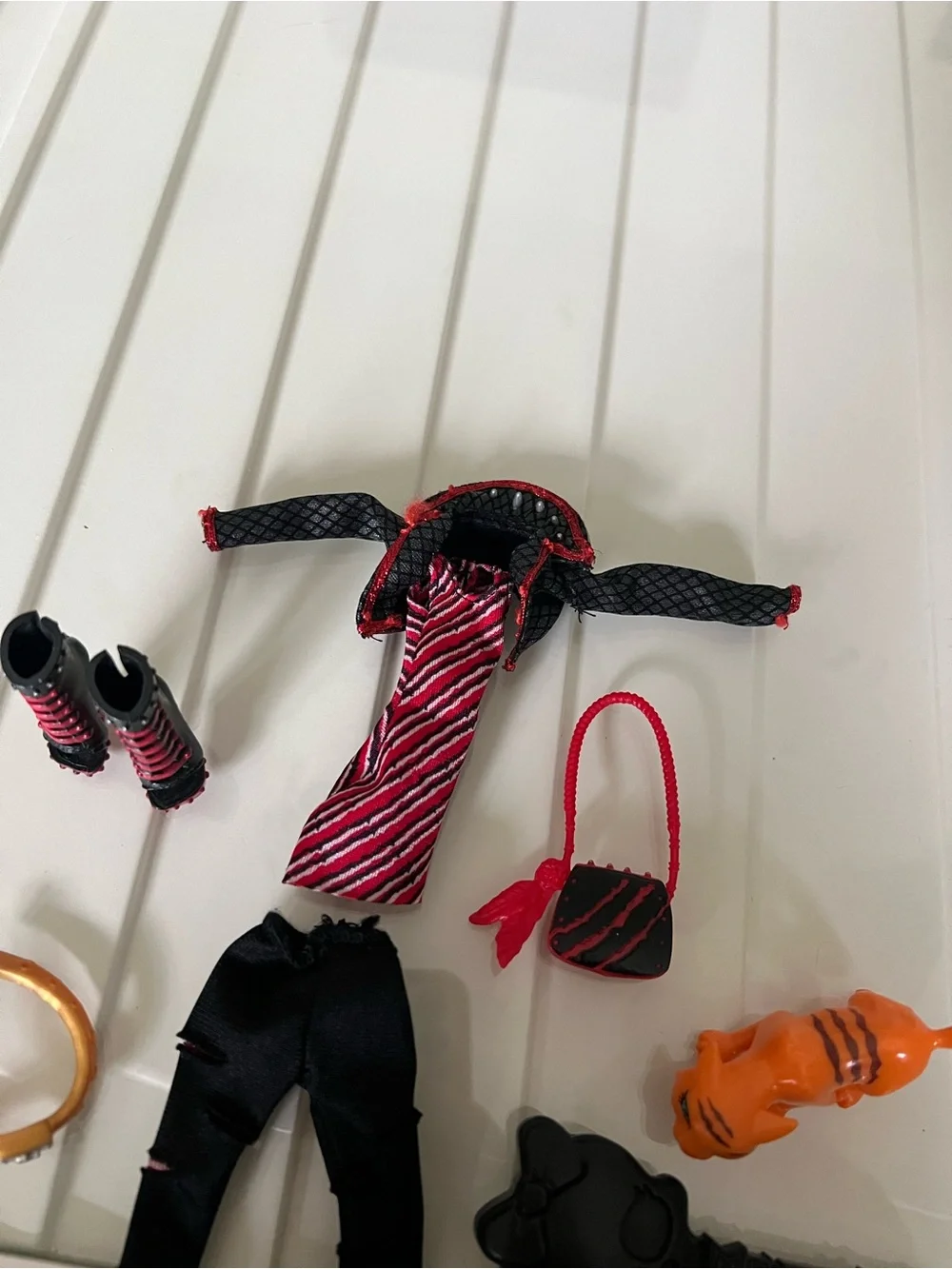 Monster High Toralei Stripe Outfit and Accessories